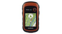 Abseits ausgeschilderter Wanderwege profitieren Wanderer von einem wetterfesten GPS-Gerät wie dem Garmin eTrex 20x.