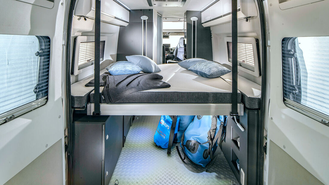 Adria Twin Supreme 640 SGX Campingbus Bett i