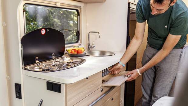 Alkoven-Reisemobil Eura Mobil Activa One 690 VB