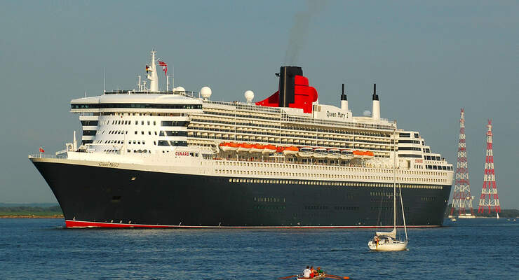 Am 19. Juli 2014 läuft die Queen Mary 2 wieder im Hamburger Hafen ein und feiert damit auf den Tag genau ihren zehnjährigen Premierenlauf.