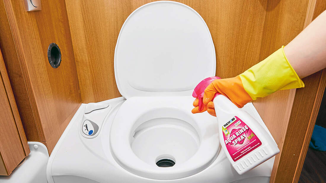 Aqua Rinse Spray von Thetford soll eine gleichmäßigere Spülung begünstigen und Fleckenbildung verhindern