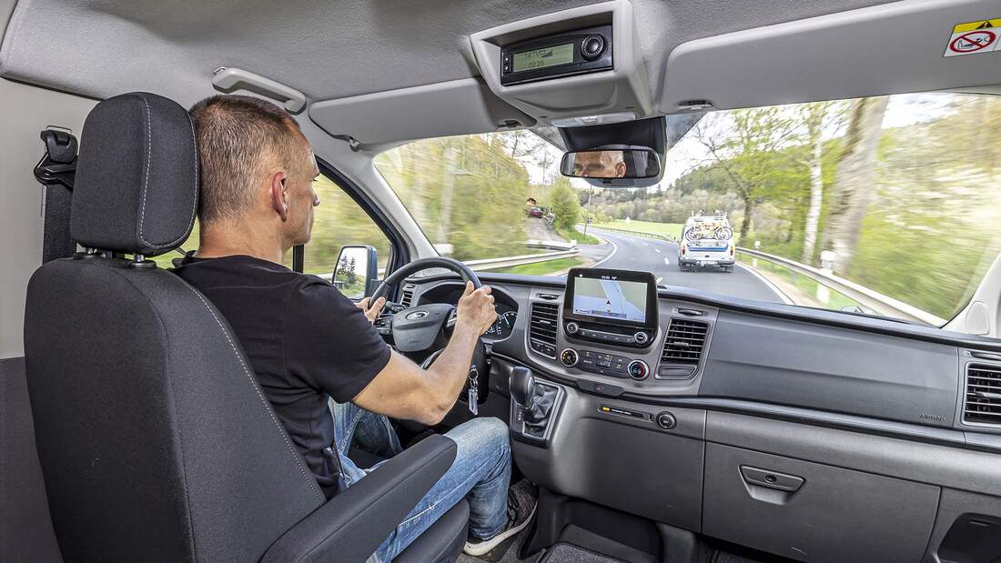 Auf Tour im Oldie Ford Transit Hymercar