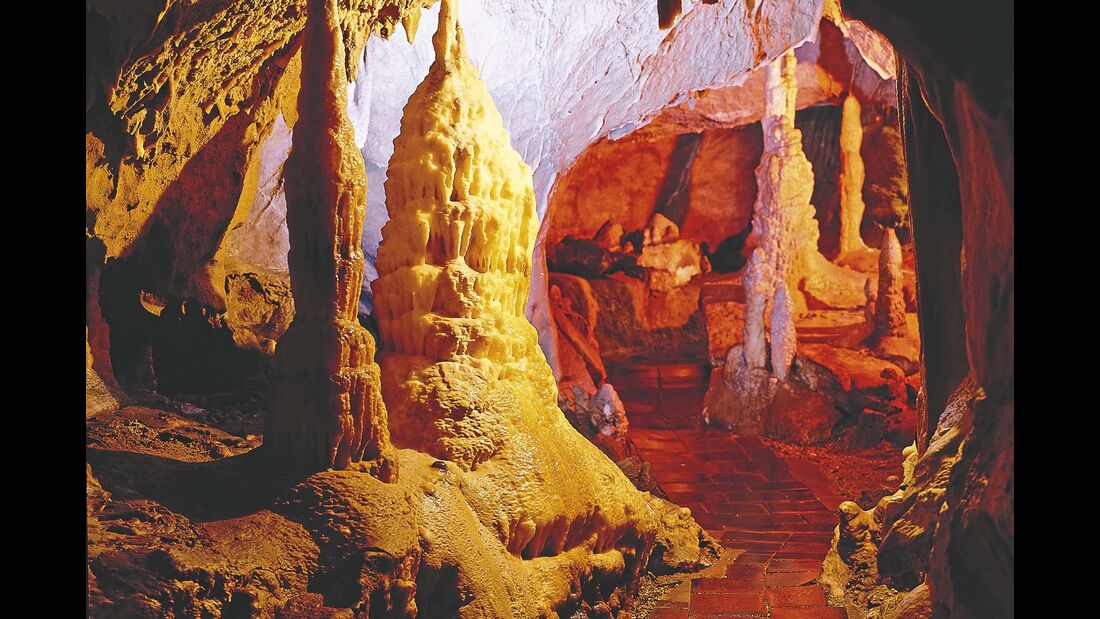 Begehbare Höhlen Attahöhle