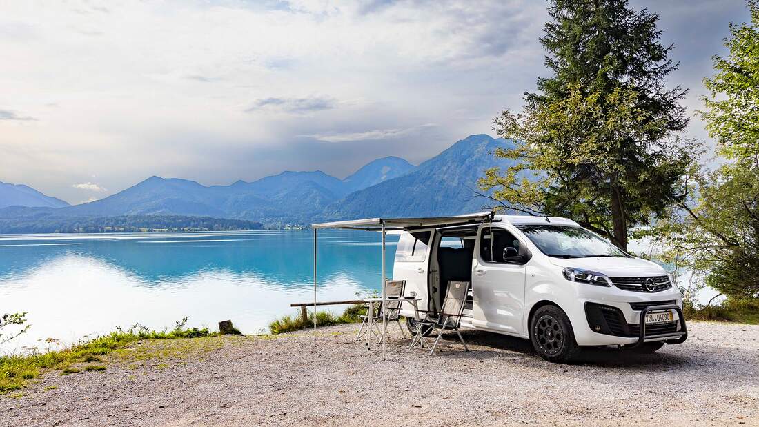 Campingbus am See, Markise, Vanlife, Campingstuhl
