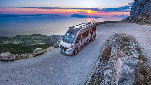 Campingbusse mit Bad Adria i