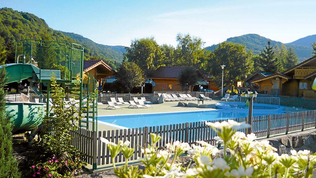 Campingplatz mit Sicht auf die Berge: Domaine de Champé.