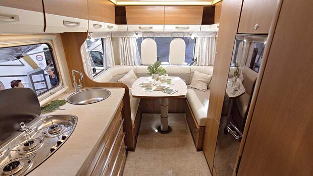 Caravan Salon Alkoven Eura Mobil Activa One