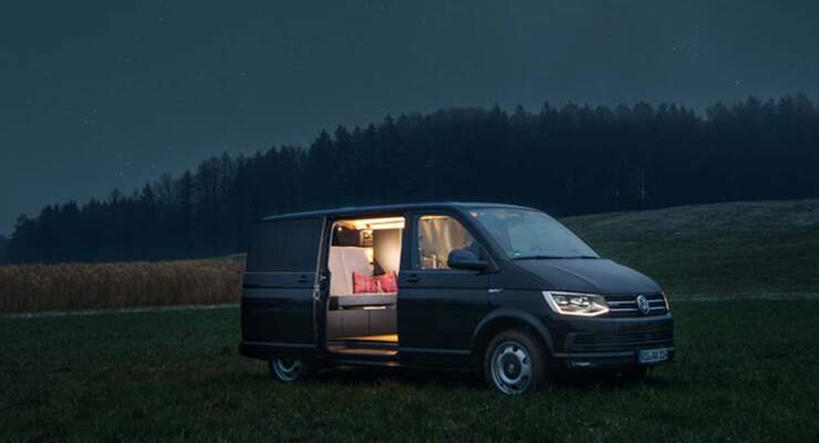 Custom-Bus Holzklasse: Stylischer Campingbus - Promobil Custom-Bus Holzklasse: Stylischer Campingbus - Promobil