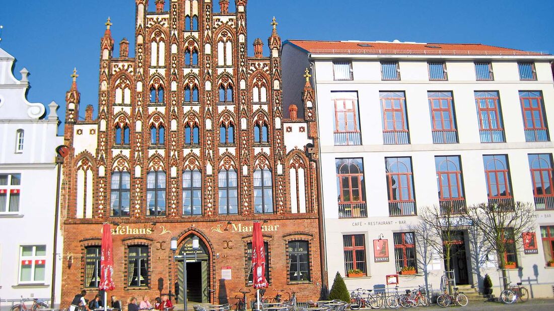 Das Giebelhaus am Markt von Greifswald ist besonders prächtig verziert