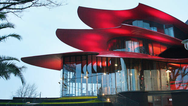 Das Hans-Otto-Theater am Tiefen See.