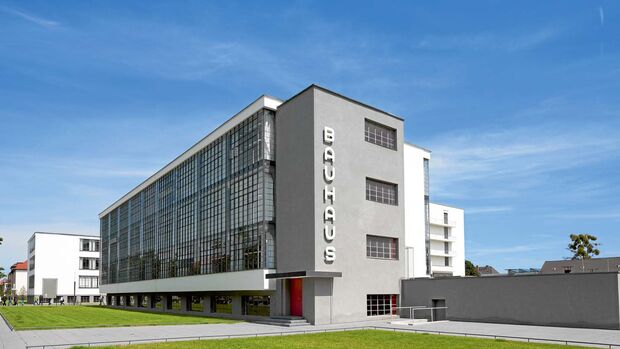 Das ehemalige Unigebäudein Dessau beherbergt heute eine Ausstellung über das Bauhaus.