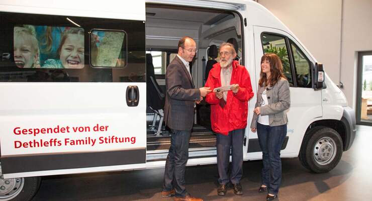 Dehtleffs Family Stiftung spendet Transporter