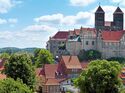 Der Blick vom Münzberg auf Dom und Schloss Quedlinburg.