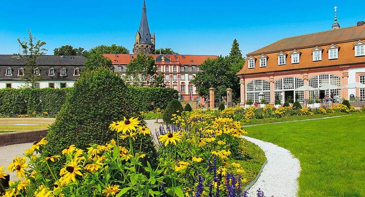 Der Luftkurort Erbach bietet nicht nur ein altes Barockschloss und eine alt Stadt, sondern auch das Werksgelände von Koziol.