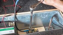 Der Shunt wird über ein 35-mm^2-Kabel mit dem Minuspol verbunden.