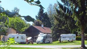 Der Stellplatz in Drachselsried ist ein guter Startpunkt für die Erkundung der Umgebung. Zum Beispiel ist Regen in der Nähe.