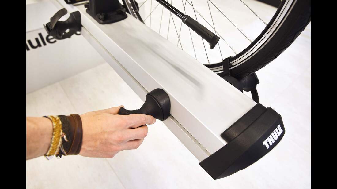 Fahrradträger Thule VeloSlide und Cavus von Linnepe im Test promobil