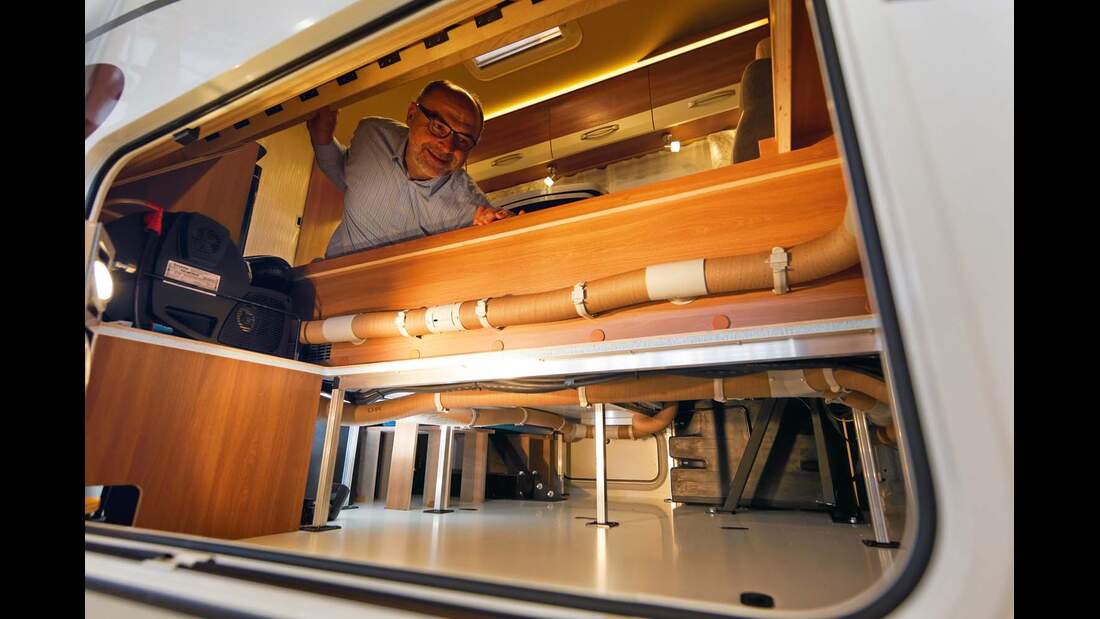 Reisemobil mit Doppelboden: Der Keller muss mit | Promobil