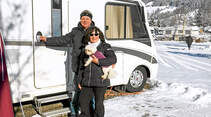 Doris und Bodo Lauterbach vor Reisemobil