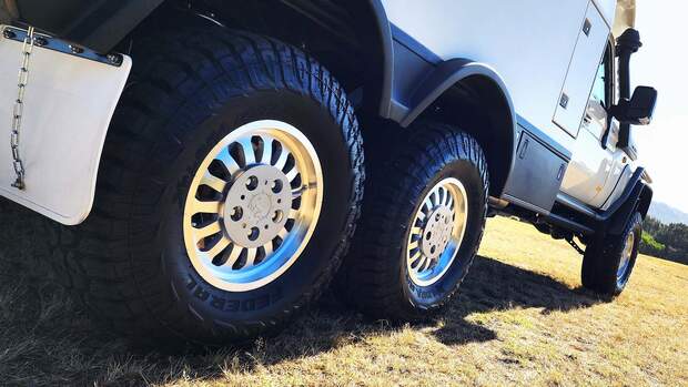 Earthruiser Extreme 330 XTR6x6 (2023)