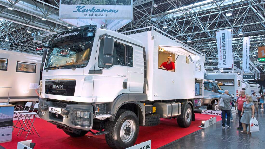 Einen Sprinter – noch ohne Allrad – gibt es ab  etwa 140 000, den Daily ab 150 000 Euro. 