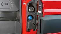 Etwa alle 10 000 km wird der Fahrer den Adblue-Tank nachfüllen müssen.