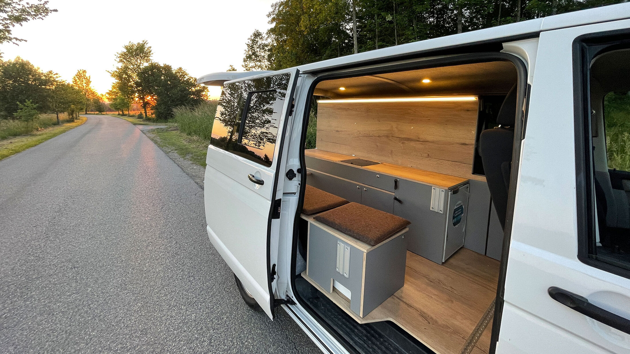 Volkswagen T5 Transporter Camper Ausbau Bett Küche Womo Abnahme