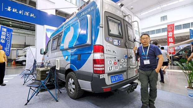 Gu Yunsong mit umgebautem Sprinter