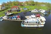 Hausboot-Ponton am Anlegesteg