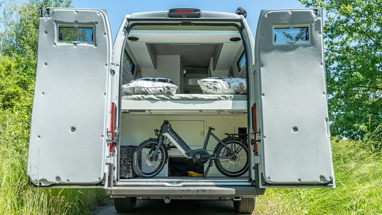 La Strada Avanti EBF (2024): Campingbus mit Hubbett für 4 Personen