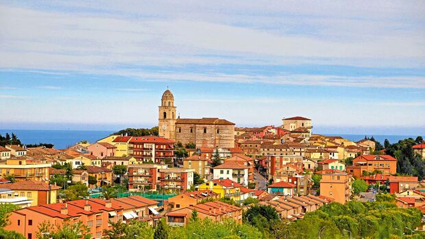 Hoch über der Riviera del Conero liegt der beschauliche Ort Sirolo.