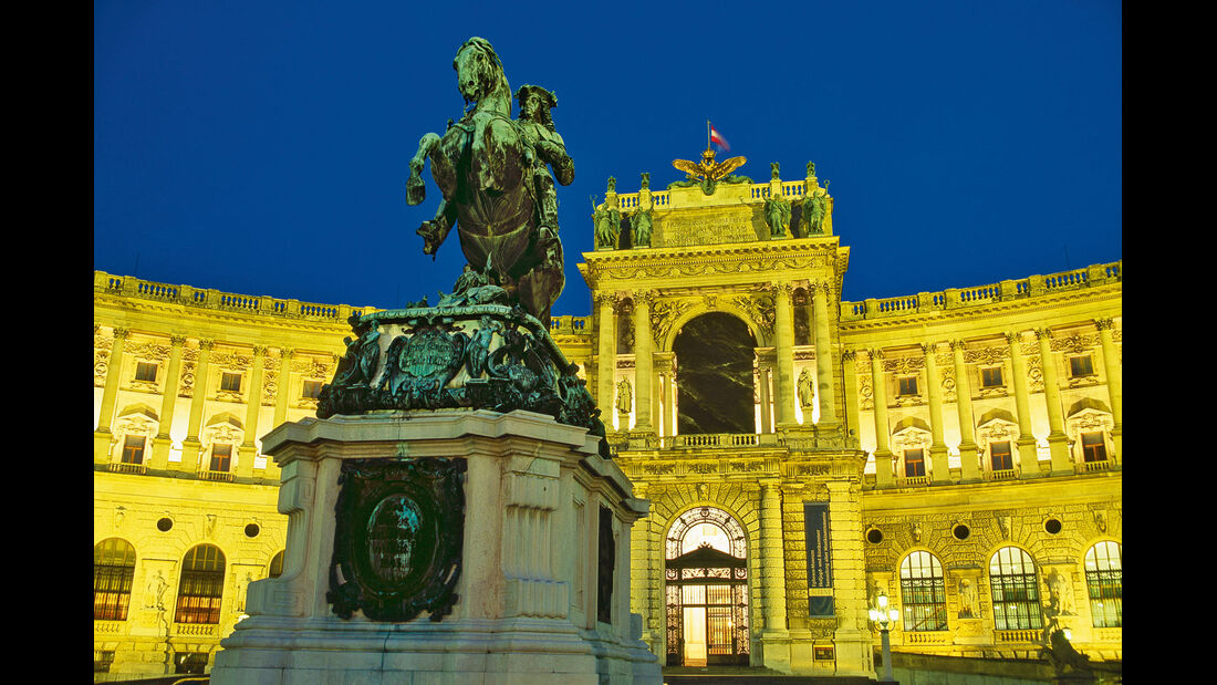 Hofburg mit Prinz-Eugen-Denkmal in Wien
