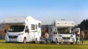 In der Vermietung sind GÜNSTIGE ALKOVENMOBILE wie der neue Bürstner Lyseo A und der Forster A unverzichtbar.