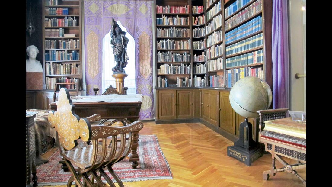 Karl Mays umfangreiche Bibliothek mit Werken zu Sprachen, Religionen, Erd- und Völkerkunde