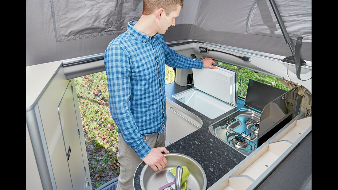 Kaum eine Campingbus-Küche bietet so viel Bewegungsfreiheit wie die im Nugget.