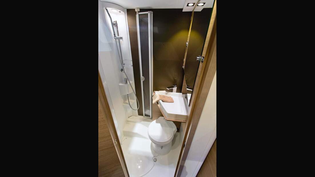 Klappwaschbecken im Adria Compact SLS