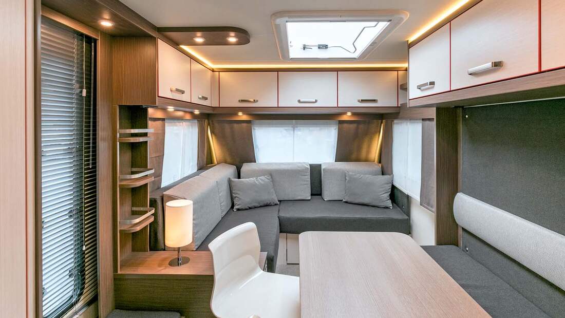 Knaus Lifestyle 490 QL: Moderner Caravan mit Ecksofa statt Bett | promobil