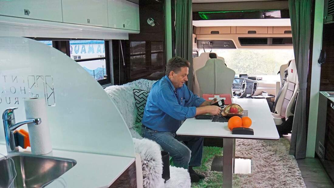 Mega-Mobil Wohnzimmer