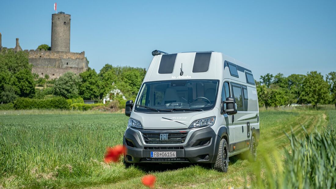 La Strada Avanti EBF (2024): Campingbus mit Hubbett für 4 Personen