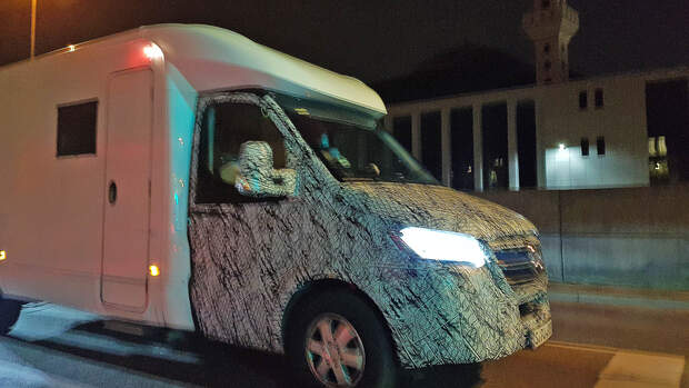 Mercedes Sprinter Erlkönig (2018) mit Reisemobil-Aufbau
