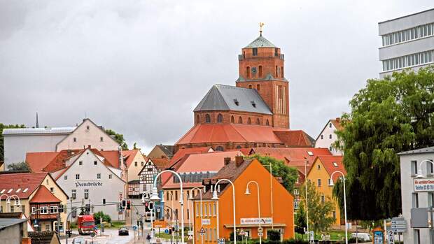 Mit der Grablege in der St.-Petri- Kirche und der St.-Gertrud-Kapelle wartet Wolgast gleich mit zwei außergewöhnlichen Backsteinbauten auf.