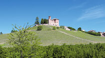 Mobil-Tour: Piemont, Castello di Grinzane Cavour von Mango