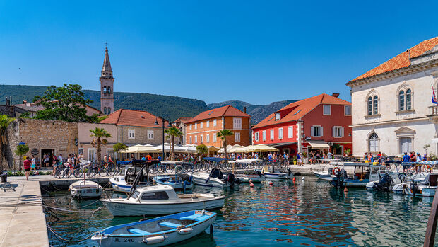 Mobil-Tour durch Kroatien - Hafen von Jelsa