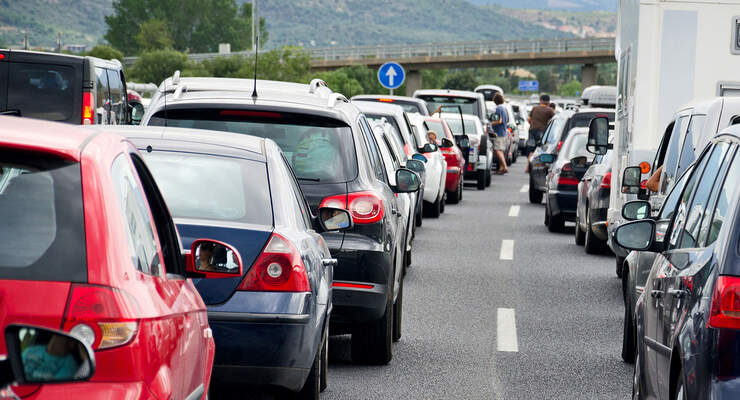 Nicht dann fahren, wenn alle fahren: Clevere Routenplanung hilft gegen die Staufalle.