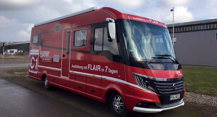Niesmann+Bischoff Flair Fahrschule