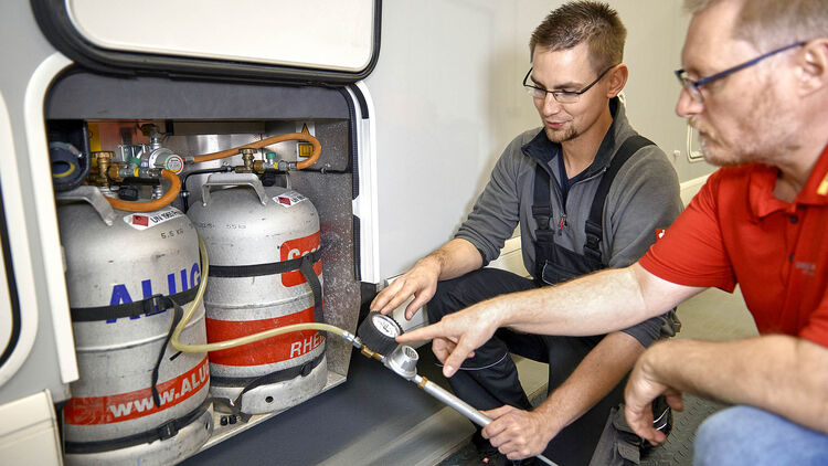 Reparatur - Service von Camping Kühlschränke 12V 230V Gas LPG