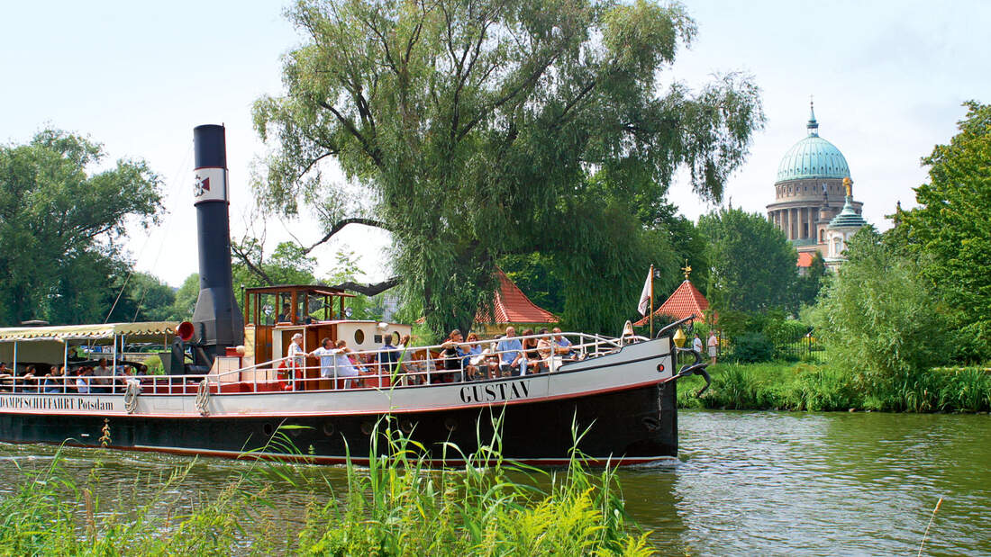 Schloesserrundfahrt mit der Gustav.