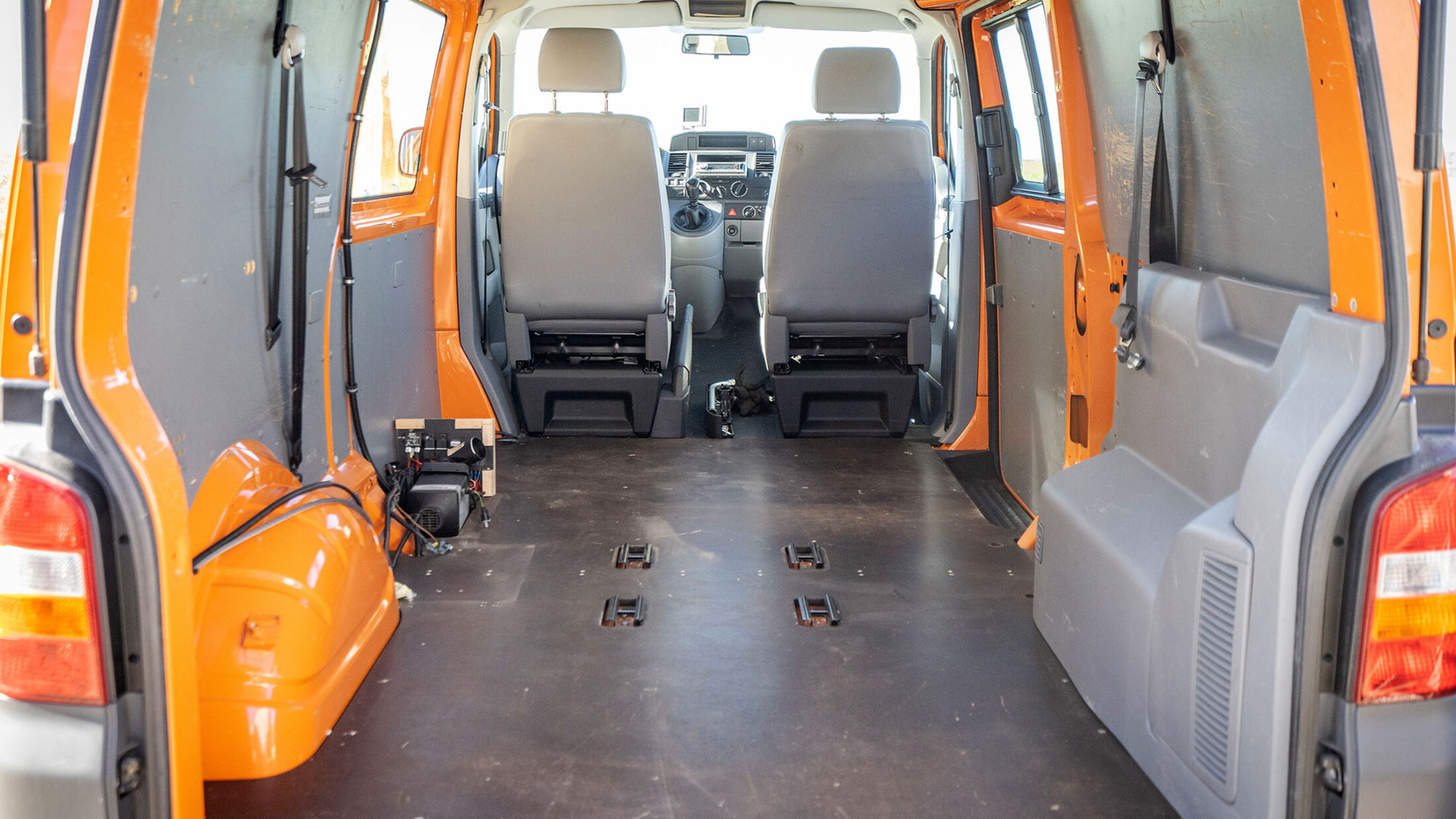Selbstausbau-Serie VW T5 Camper: Isolierung und Möbel