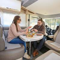 Sitzgruppe beim Eura Mobil Integra Line 730 EB