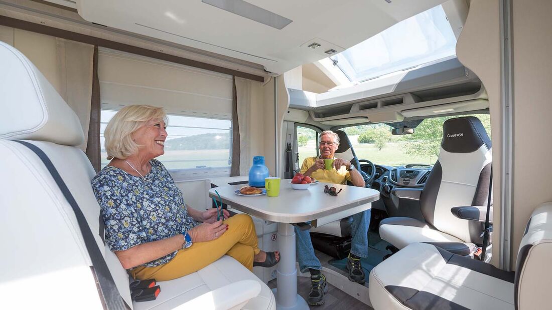 Sitzgruppe im Chausson Welcome 620